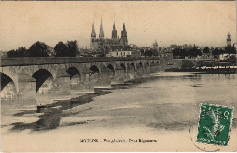 Carte postale ancienne Moulins Vue Generale, Pont Regemorte France à Moulins