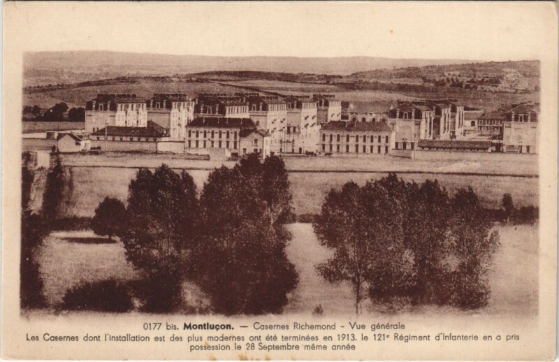 Carte postale ancienne Montlucon Casernes Richemond, vue generale France