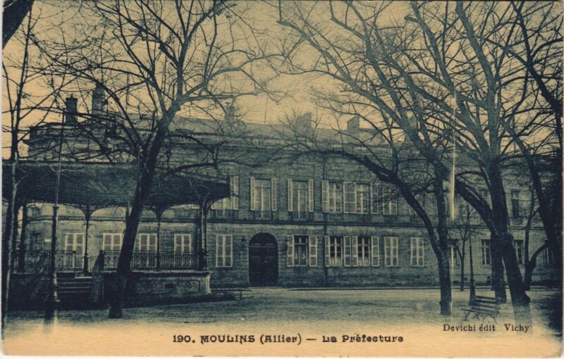 Carte postale ancienne Moulins La Prefecture France à Moulins