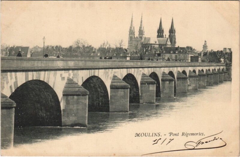 Carte postale ancienne Moulins Pont Regemorte France à Moulins