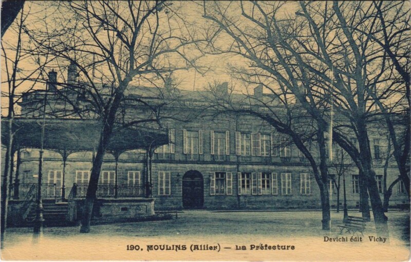 Carte postale ancienne Moulins La Prefecture France à Moulins