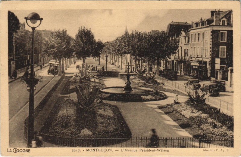 Carte postale ancienne Montlucon L'Avenue President-Wilson France