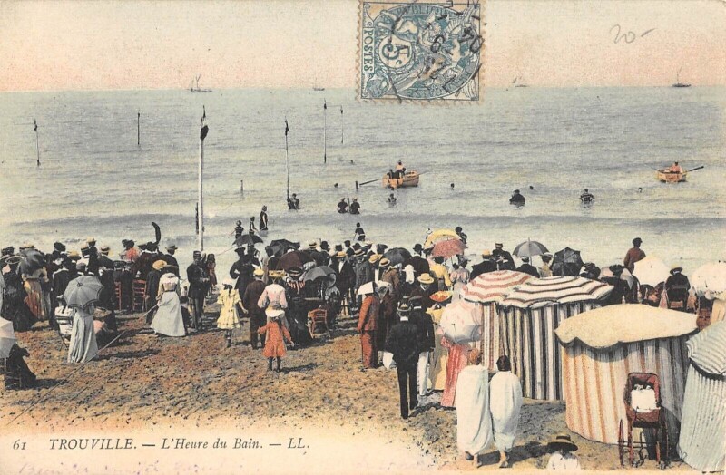 Carte postale ancienne Trouville L'Heure Du Bain