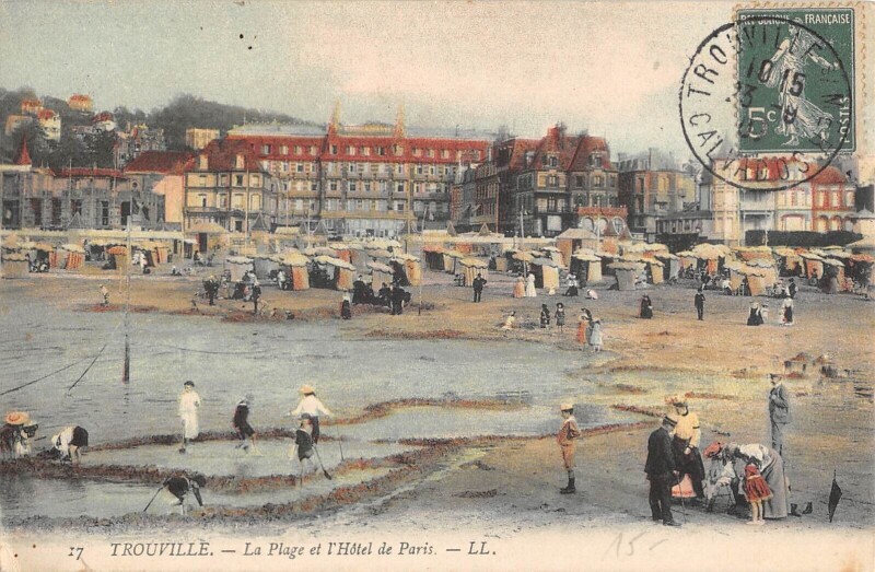 Carte postale ancienne Trouville La Plage Et Hotel De Paris