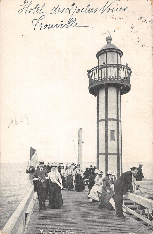 Carte postale ancienne Trouville Le Phare