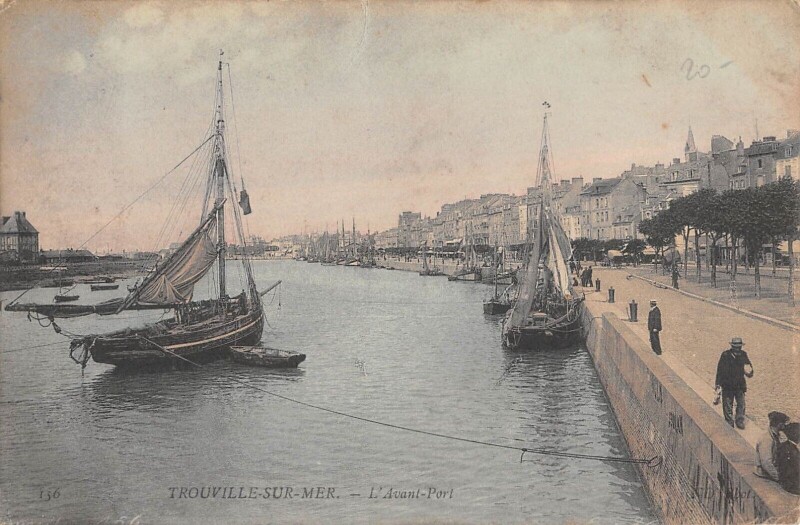 Carte postale ancienne Trouville Sur Mer Bassin Des Yachts à Trouville-sur-Mer