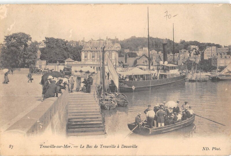 Carte postale ancienne Trouville Sur Mer Le Bac De Deauville A Trouville à Deauville