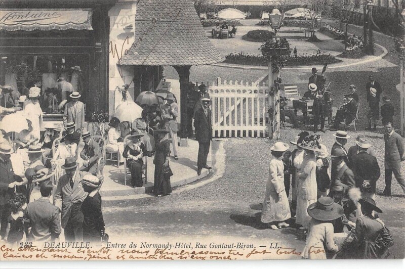 Carte postale ancienne Deauville Entree Du Normany Hotel Rue Gontaut Biron à Deauville