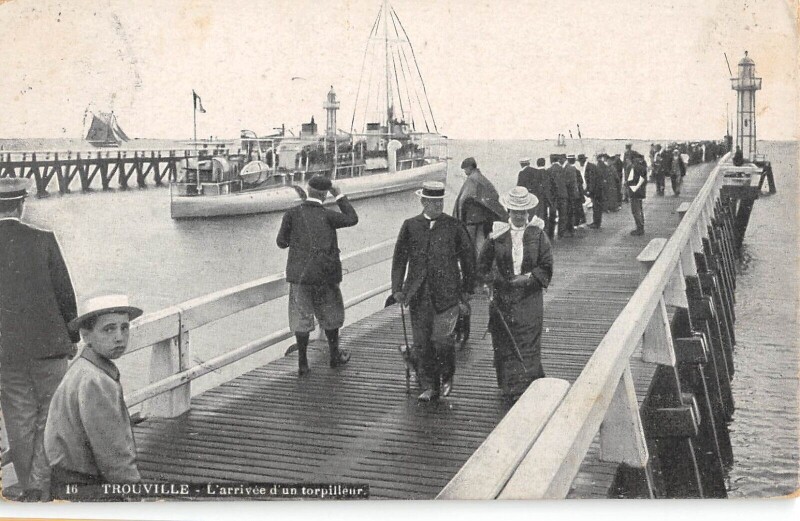 Carte postale ancienne Trouville L'Arrivee D'Un Torpilleur