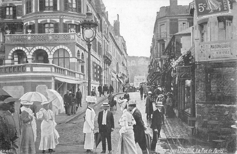 Carte postale ancienne Trouville La Rue De Paris