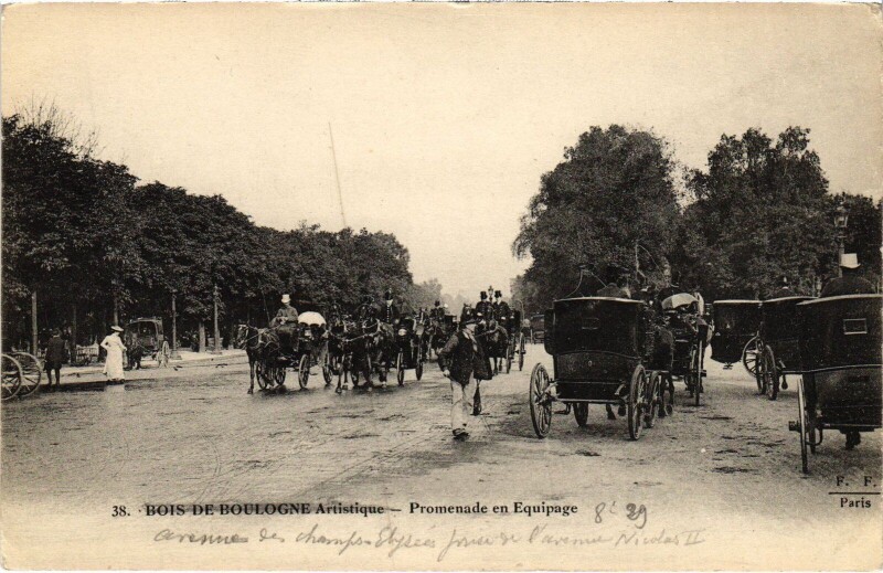 Carte postale ancienne Bois de Boulogne - Promenade en Equipage à Paris 8e