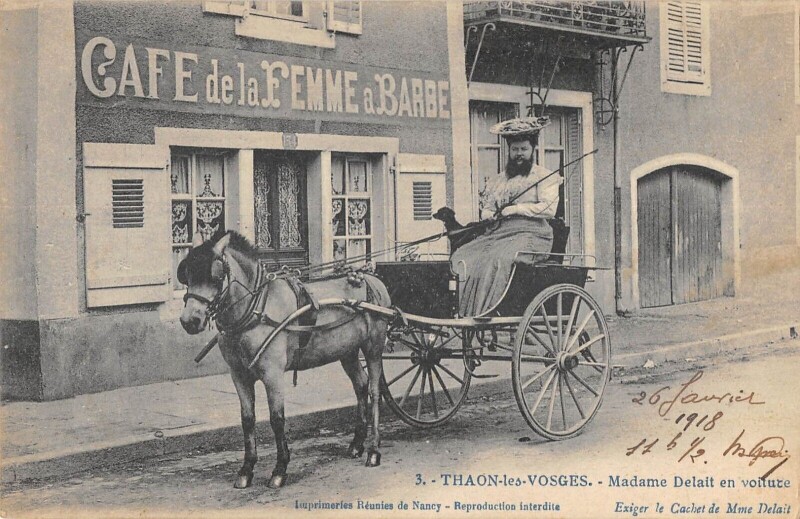 Carte postale ancienne Thaon Les Vosges Madame Delait En Voiture Femme A Barbe