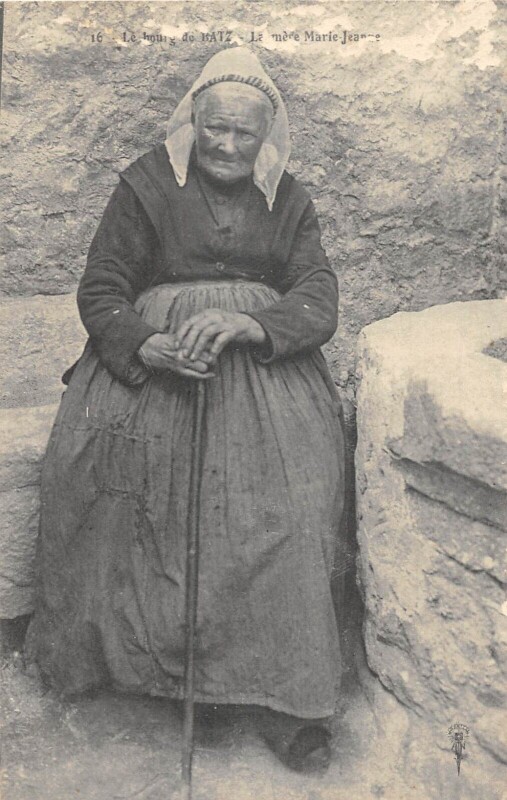 Carte postale ancienne Le Bourg De Batz La Mere Marie Jeanne