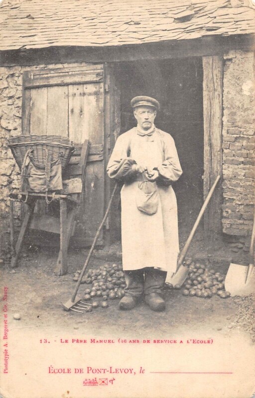 Carte postale ancienne Ecole De Pont Levoy Le Pere Manuel 46 Ans De Service A L'Ecole