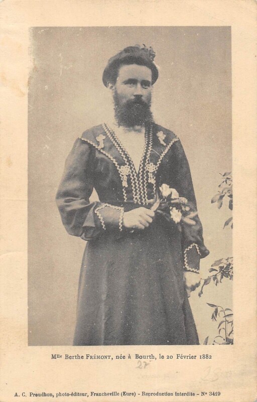 Carte postale ancienne Mlle Berthe Fremont Nee A Bourth Le 20 Fevrier 1882 Femme A Barbe à Bourth