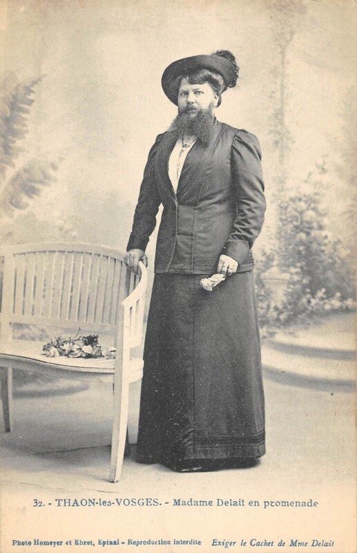 Carte postale ancienne Thaon Les Vosges Madame Delait En Promenade Femme A Barbe