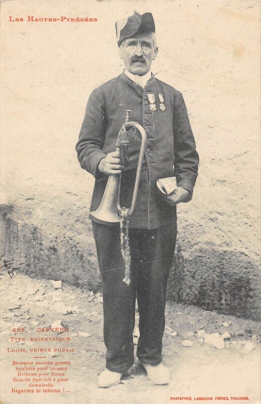 Carte postale ancienne Capvern Type Excentrique Louis Crieur Public à Capvern