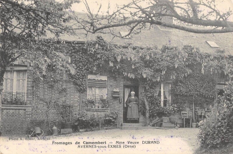Carte postale ancienne Avernes Sous Exmes Fromages De Camembert Mme Veuve Durand à Camembert