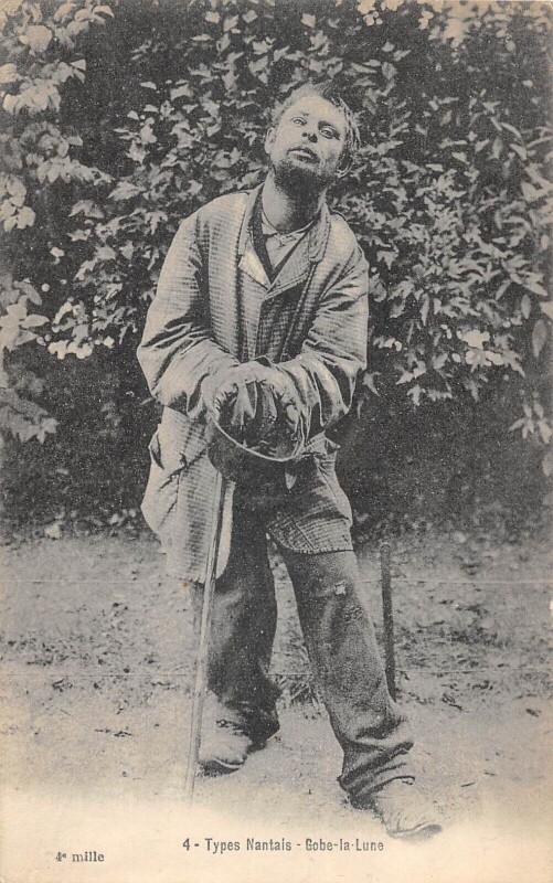 Carte postale ancienne Types Nantais Gobe La Lune