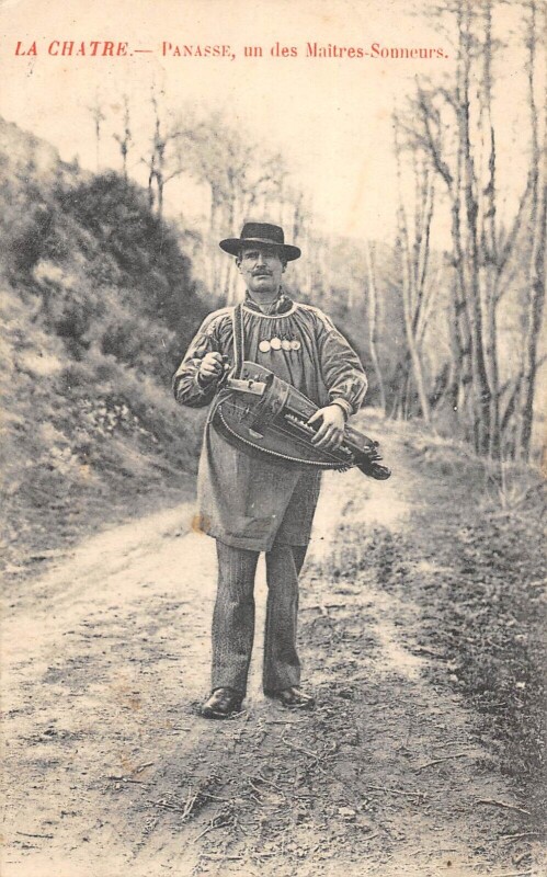 Carte postale ancienne La Chatre Panasse Un Des Maitres Sonneurs