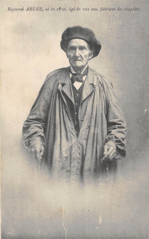 Carte postale ancienne Gers Raymond Arene Ne En 1810 Age De 102 Ans Fabrique De Chapelets