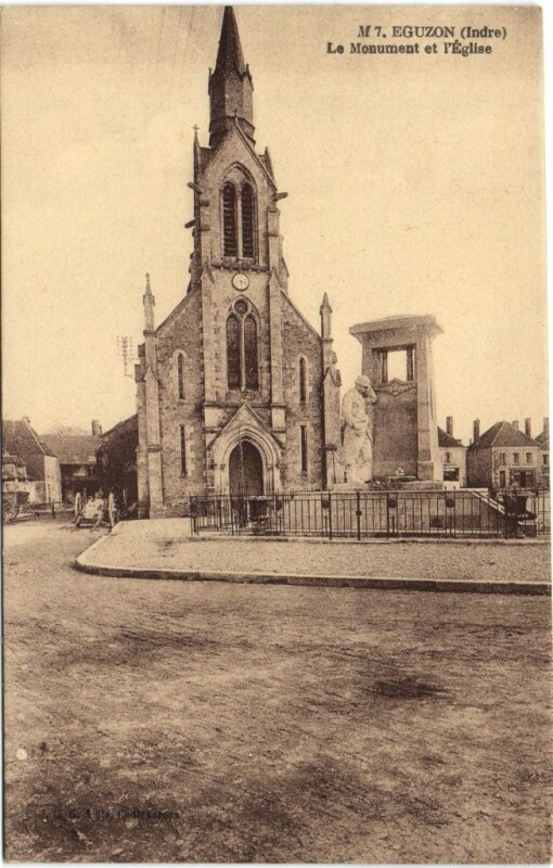 Carte postale ancienne Eguzon - Le Monument et l'Eglise