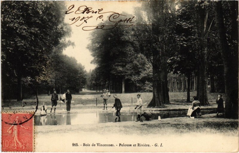 Carte postale ancienne Vincennes Pelouse et Riviere France à Vincennes