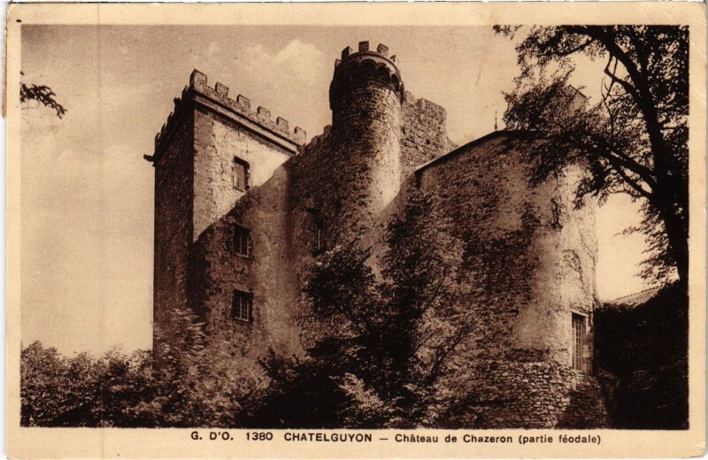 Carte postale ancienne Chatel-Guyon Chateau de Chazeron - Partie Feodale