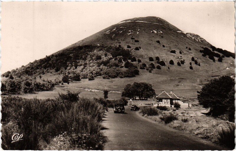 Carte postale ancienne Le Peage de l'Autoroute du Puy de Dome