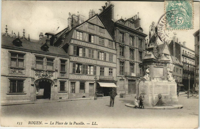 Carte postale ancienne Rouen - La Place de la pucelle à Rouen