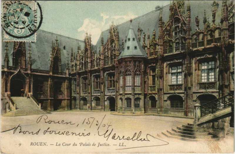 Carte postale ancienne Rouen - La cour du palais à Rouen