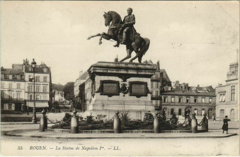 Carte postale ancienne Rouen - La statue de napoleaon à Rouen