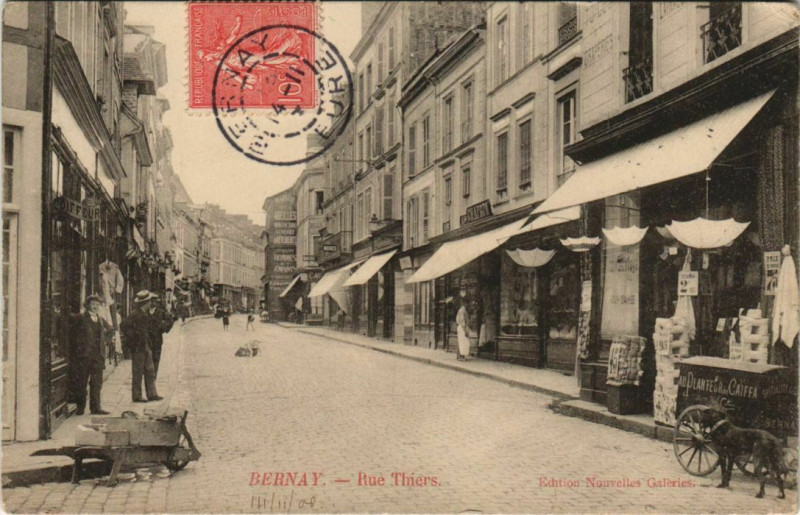 Carte postale ancienne Bernay Rue Thiers à Bernay