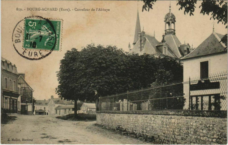 Carte postale ancienne Bourg-Achard Carrefour de l'Abbaye à Bourg-Achard