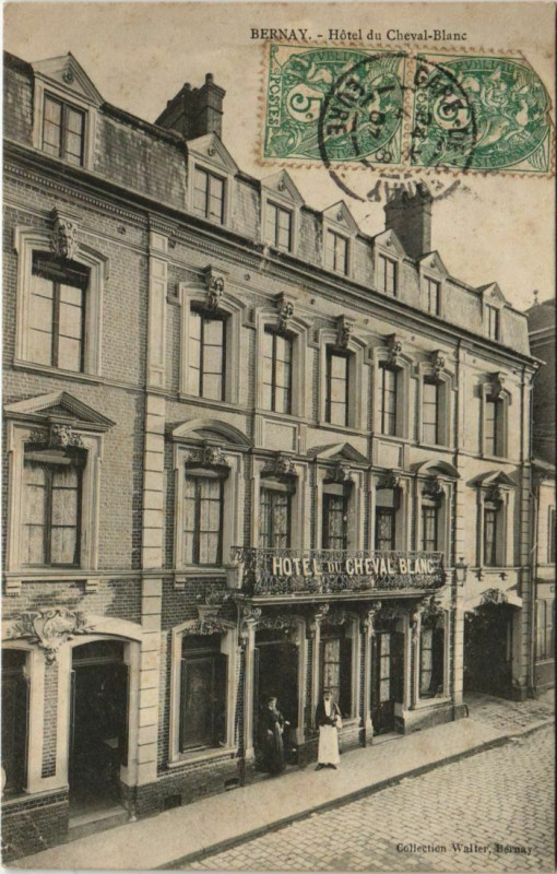 Carte postale ancienne Bernay Hotel du Cheval-Blanc à Bernay