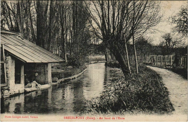 Carte postale ancienne Breuilpont Au Bord de l'Eure à Breuilpont