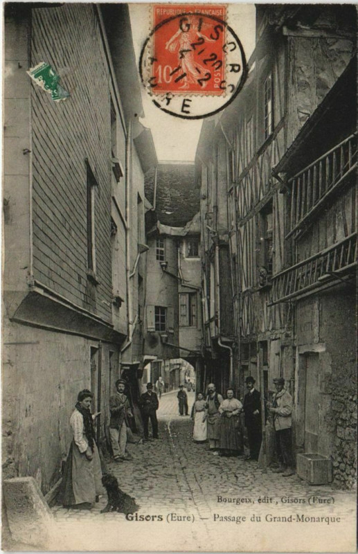 Carte postale ancienne Gisors Passage du Grand-Monarque à Gisors