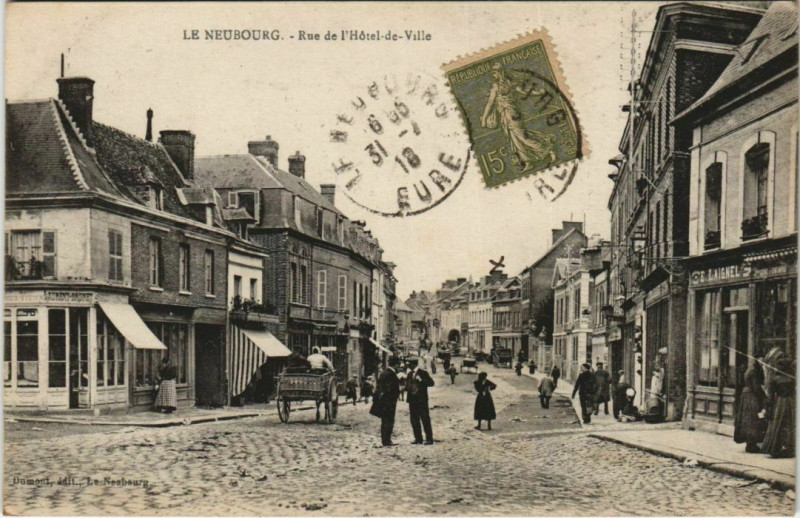 Carte postale ancienne Le Neubourg Rue de l'Hotel de Ville au Neubourg
