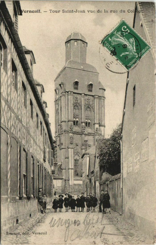 Carte postale ancienne Verneuil-sur-Avre Tour Saint-Jean Vue de la Rue du College