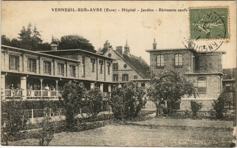 Carte postale ancienne Verneuil-sur-Avre Hopital - Jardins - Batiments Neufs