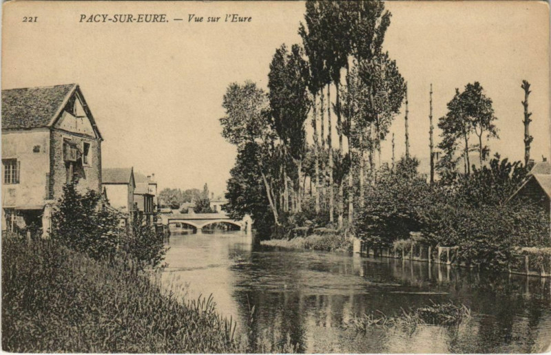 Carte postale ancienne Pacy-sur-Eure Vue sur l'Eure à Pacy-sur-Eure
