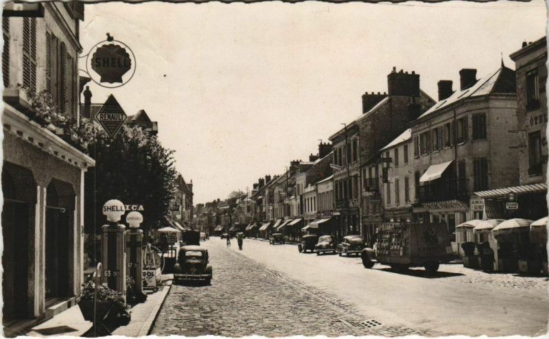 Carte postale ancienne Pacy-sur-Eure La Rue Isambard à Pacy-sur-Eure