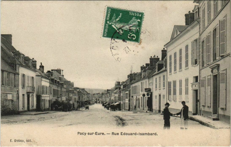 Carte postale ancienne Pacy-sur-Eure Rue Edouard Isambard à Pacy-sur-Eure