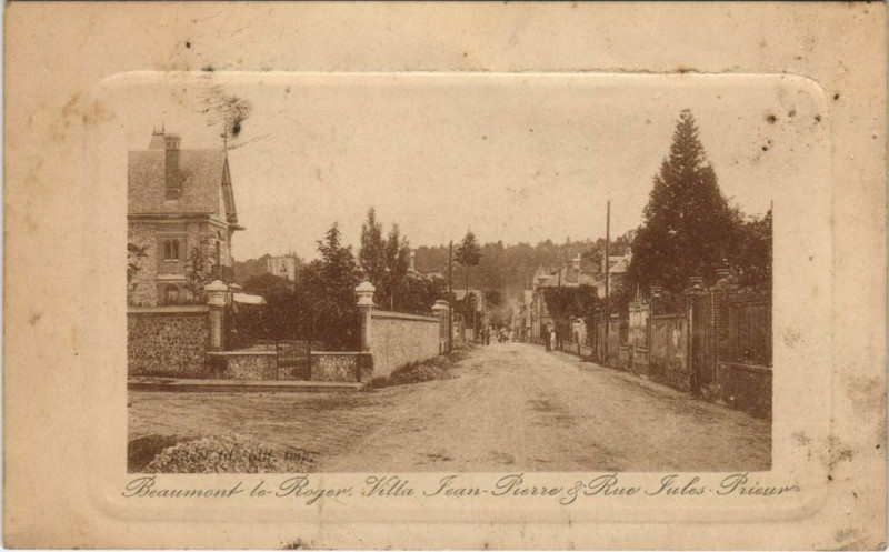 Carte postale ancienne Beaumont-le-Roger Villa Jean-Pierre et Rue Jules-Prieur à Beaumont-le-Roger