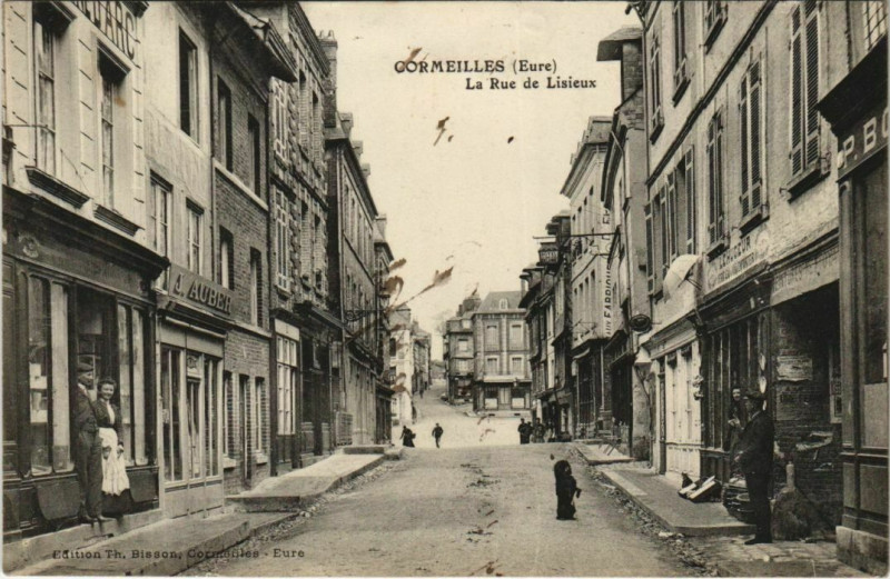 Carte postale ancienne Cormeilles La Rue de Lisieux à Cormeilles