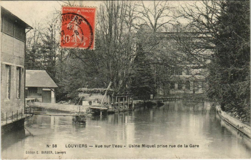 Carte postale ancienne Louviers Vue sur l'Eau - Usine Miquel prise Rue de la Gare à Louviers