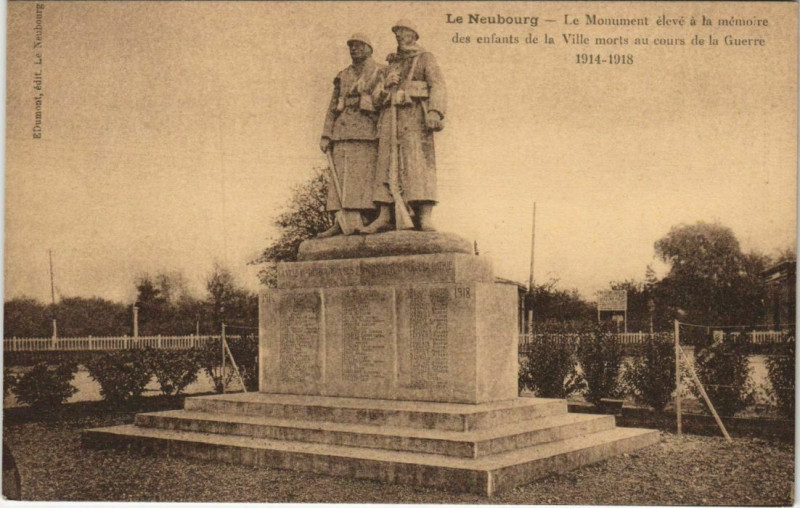 Carte postale ancienne Le Neubourg Le Monument au Neubourg