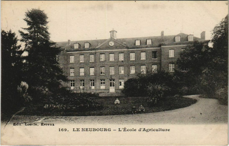 Carte postale ancienne Le Neubourg L'Ecole d'Agriculture au Neubourg