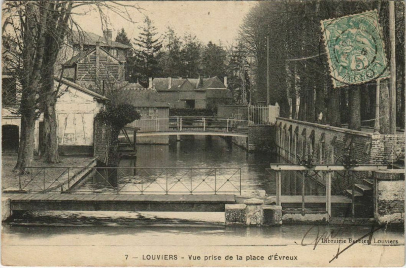 Carte postale ancienne Louviers Vue prise de la Place d'Evreux à Louviers