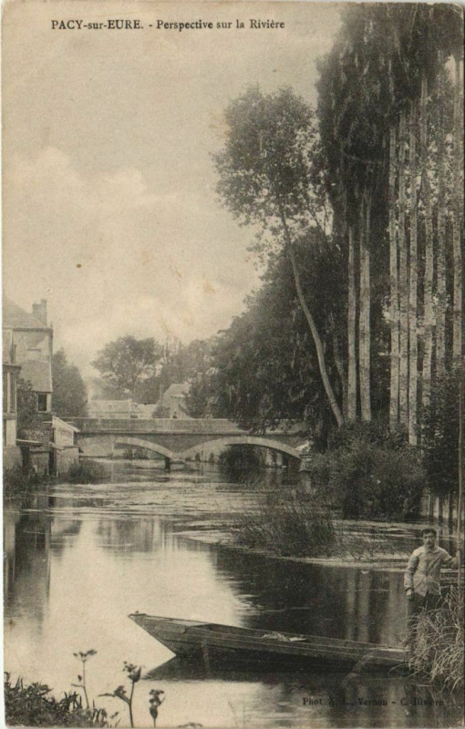 Carte postale ancienne Pacy-sur-Eure Perspective sur la Riviere à Pacy-sur-Eure